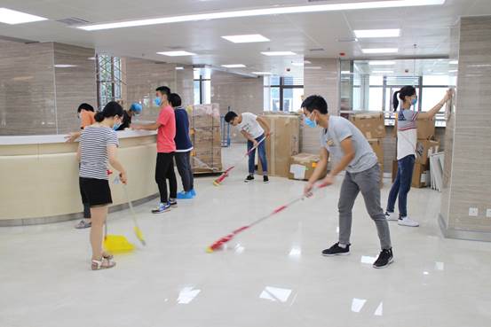 说明: C:\Users\Administrator\Desktop\williamhill开展环境卫生大清扫实践活动\williamhill开展环境卫生大清扫实践活动\IMG_3771.JPG